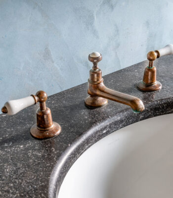 Discovery brass faucet